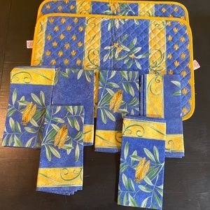 Two vintage cotton doilies with six napkins / Made in South of France - Provence